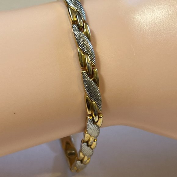 Beautiful Gold and silver 2 tones bracelet 7.5 Inch Long - Picture 5 of 7